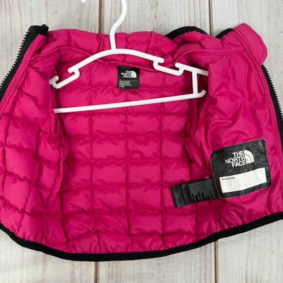 The North Face Baby Girl's Pink Thermoball Hooded Puffer Jacket 0-3 Months - Picture 2 of 5